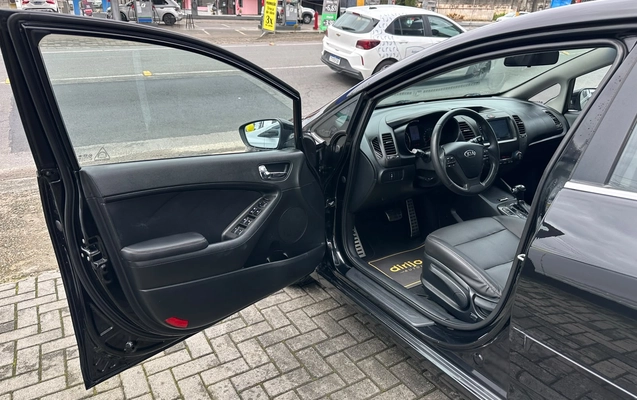 imagem-https://www.socarrao.com.br/sc-vehicle-images-prod/3906332/1789648920737-7af1ecb6-46c0-42f1-b29b-6301b432b65b.jpeg