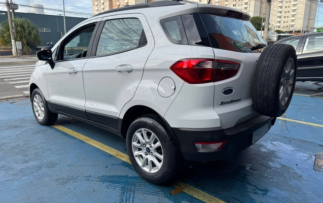 imagem-https://www.socarrao.com.br/sc-vehicle-images-prod/3906620/1789649447902-7115de8e-5612-460c-863a-0312de717d1c.jpg