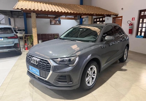 Audi Q3 2022 Cinza — foto 1 de 3