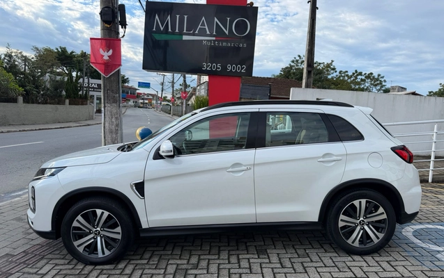imagem-https://www.socarrao.com.br/sc-vehicle-images-prod/3907355/1789650881943-003_9ae5ade0a9a5b27cb8f8b11b42343adc.jpeg