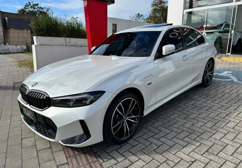 Bmw 330e 2023 Branco — foto 1 de 3