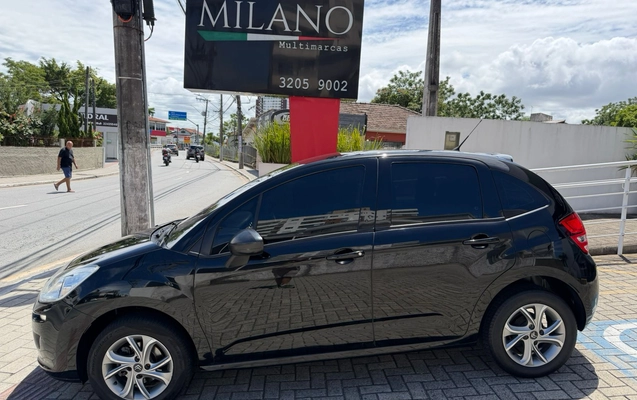 imagem-https://www.socarrao.com.br/sc-vehicle-images-prod/3907427/1789650974887-003_b170880494fc61a543cc7ee73d253698.jpeg