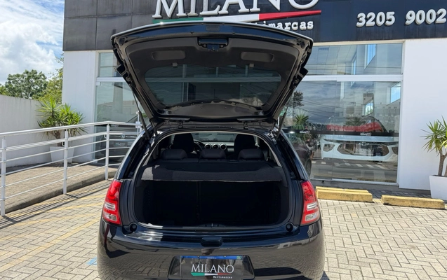 imagem-https://www.socarrao.com.br/sc-vehicle-images-prod/3907427/1789650974888-003_ed766fa9ce92a0aa9f1fdd300fc3c59a.jpeg