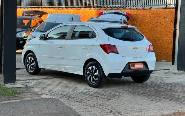 imagem-https://www.socarrao.com.br/sc-vehicle-images-prod/3907503/1789651071622-V2hhdHNBcHAgSW1hZ2UgMjAyNi0wOS0xNiBhdCAxNy4wNC40OSAoMSkuanBlZw.jpeg