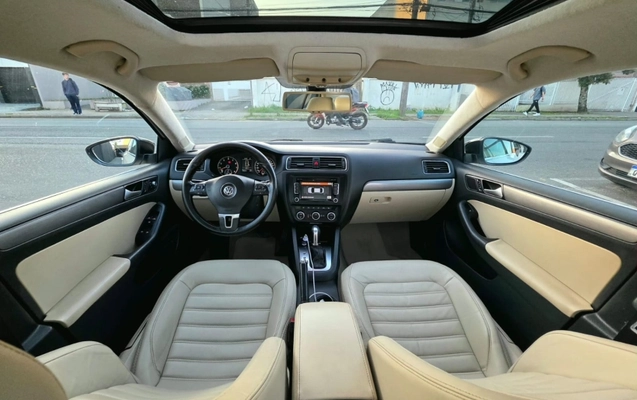 imagem-https://www.socarrao.com.br/sc-vehicle-images-prod/3907882/1789651809535-xYwOS1YrutY1r1o6stypJxDDe6DdVrpR.jpg