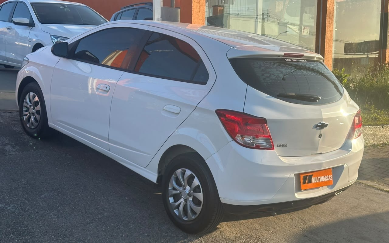 imagem-https://www.socarrao.com.br/sc-vehicle-images-prod/3908054/1789652166208-V2hhdHNBcHAgSW1hZ2UgMjAyNi0wOS0xNiBhdCAxNy40Ny41MS5qcGVn.jpeg