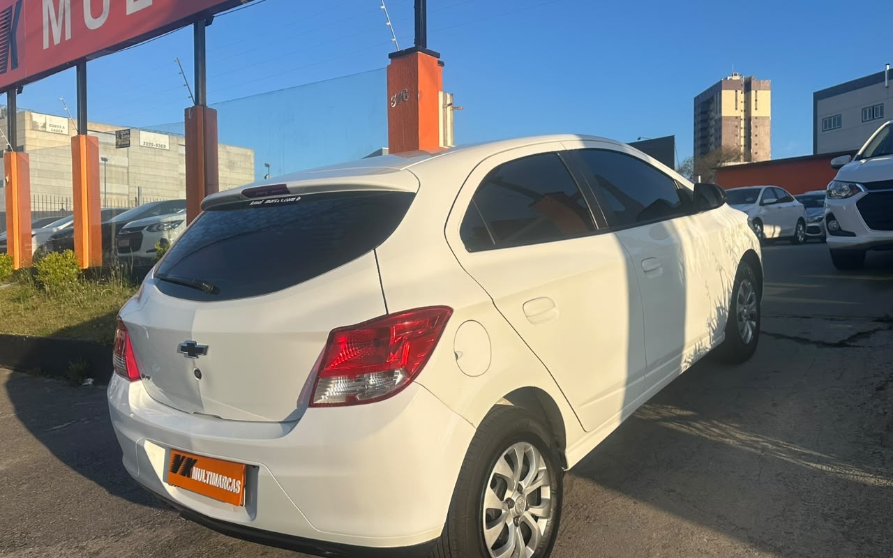 imagem-https://www.socarrao.com.br/sc-vehicle-images-prod/3908054/1789652166357-V2hhdHNBcHAgSW1hZ2UgMjAyNi0wOS0xNiBhdCAxNy40Ny41Mi5qcGVn.jpeg