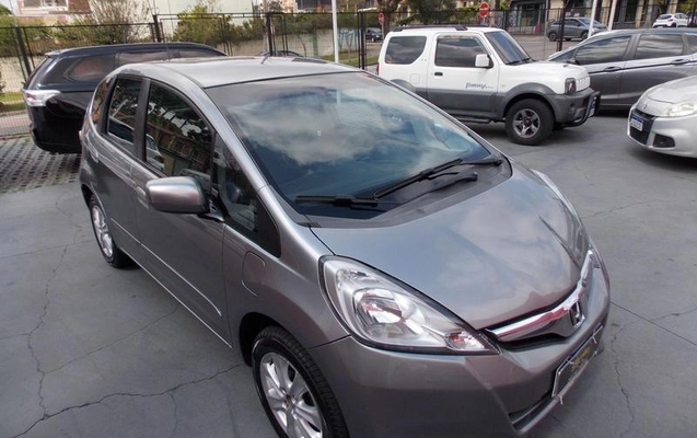 imagem-https://www.socarrao.com.br/sc-vehicle-images-prod/3908134/1789652335064-8485358_0_B_2a75908163.jpeg