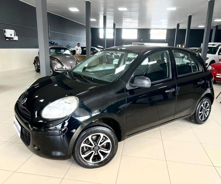 Nissan MARCH 1.0 16V Flex Fuel 5p 2015 Preto — foto 1 de 3