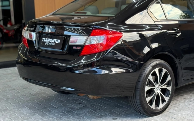 imagem-https://www.socarrao.com.br/sc-vehicle-images-prod/3908415/1789652750061-003_37a36b05e85db7edc75238ba3090bd0c.jpeg