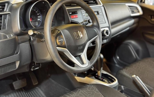 imagem-https://www.socarrao.com.br/sc-vehicle-images-prod/3908468/1789652884023-8440149_9_B_13147f0ad4.jpeg