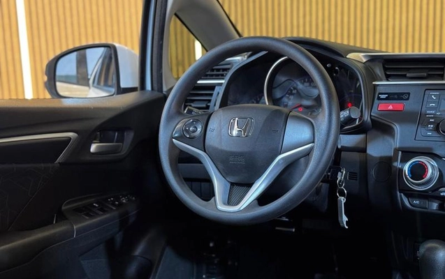 imagem-https://www.socarrao.com.br/sc-vehicle-images-prod/3908468/1789652884030-8440149_13_B_c686ecd301.jpeg