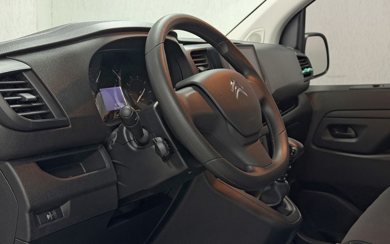 imagem-https://www.socarrao.com.br/sc-vehicle-images-prod/3908488/1789653000651-aW1hZ2UwMDAwOS5qcGc.jpg