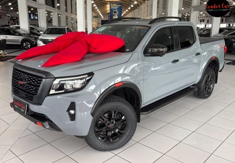 Nissan Frontier 2023 Cinza — foto 1 de 3