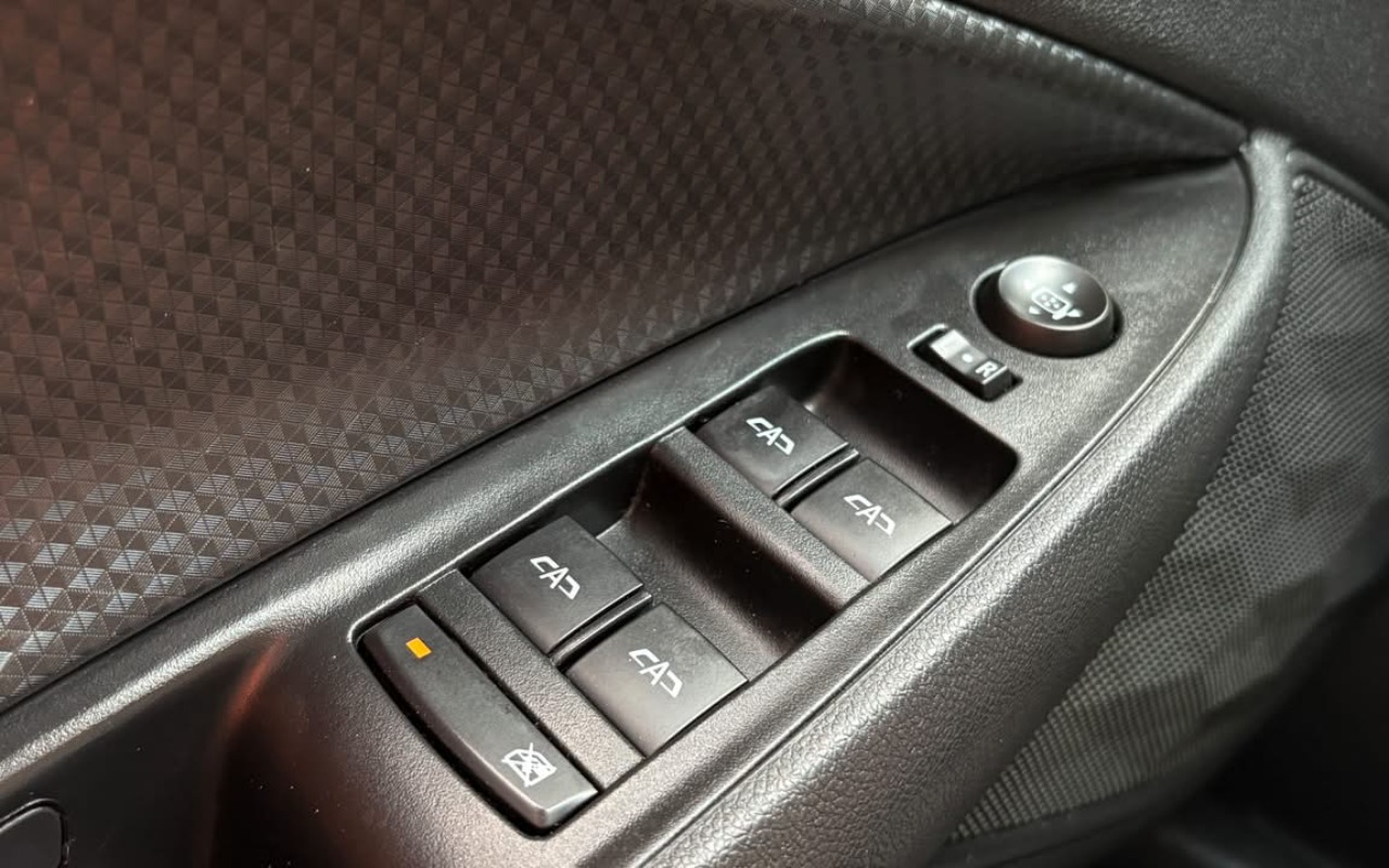 imagem-https://www.socarrao.com.br/sc-vehicle-images-prod/3909676/1789655388871-V2hhdHNBcHAgSW1hZ2UgMjAyNi0wOS0xNiBhdCAxMy4wNS4zMSAoMikuanBlZw.jpeg