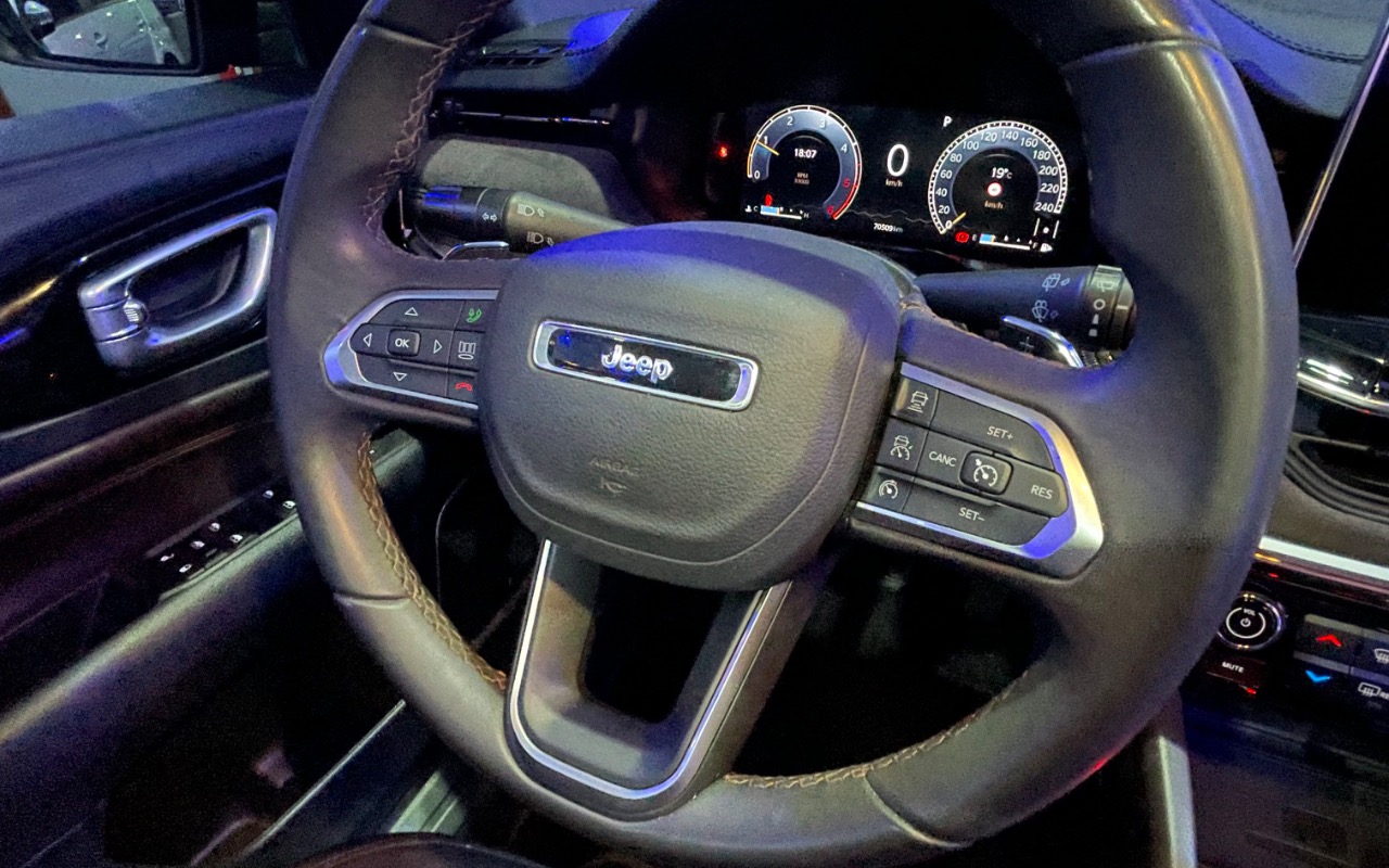 imagem-https://www.socarrao.com.br/sc-vehicle-images-prod/3909682/1789655394466-SU1HXzk4OTMuanBlZw.jpeg