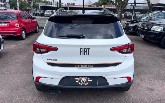 imagem-https://www.socarrao.com.br/sc-vehicle-images-prod/3910015/1789656940163-8444332_30_B_64ef7aca49.jpeg