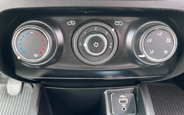 imagem-https://www.socarrao.com.br/sc-vehicle-images-prod/3910015/1789656940173-8444332_17_B_d79602be1a.jpeg