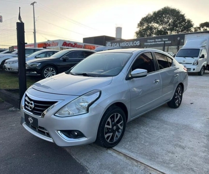 Nissan VERSA 2016 Prata — foto 1 de 3