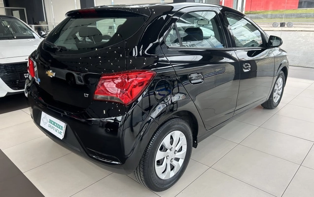 imagem-https://www.socarrao.com.br/sc-vehicle-images-prod/3910394/1789657165424-vehicle_image_1789657081_1c205e7d6673118c24acf5b89bd178ef.jpeg