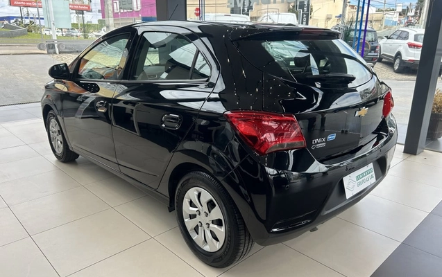 imagem-https://www.socarrao.com.br/sc-vehicle-images-prod/3910394/1789657165426-vehicle_image_1789657076_e1ca595f3382c4125acc34bd1dd8d2db.jpeg