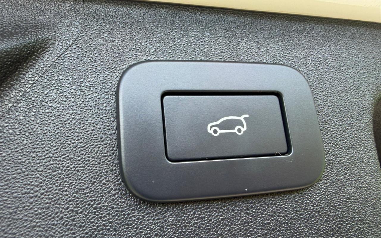 imagem-https://www.socarrao.com.br/sc-vehicle-images-prod/3910432/1789657023065-NDgyZTY4MzItNjAzMC00NjZiLWJhMjktZDdkYzg5YTA2ZTA5LmpwZWc.jpeg