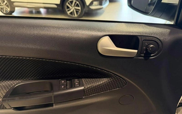 imagem-https://www.socarrao.com.br/sc-vehicle-images-prod/3910661/1789657444540-8484895_17_B_ea2729d35b.jpeg