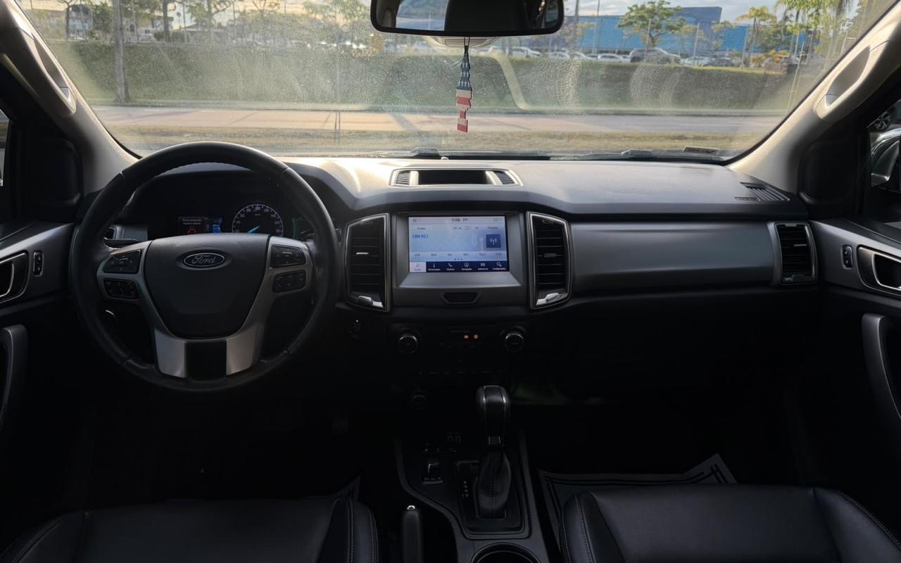 imagem-https://www.socarrao.com.br/sc-vehicle-images-prod/3910681/1789657512476-NmEzYjQ1YmEtMTc3MS00MjUxLWIyMjMtOTNmZGRiMjI5ZmEwLmpwZWc.jpeg