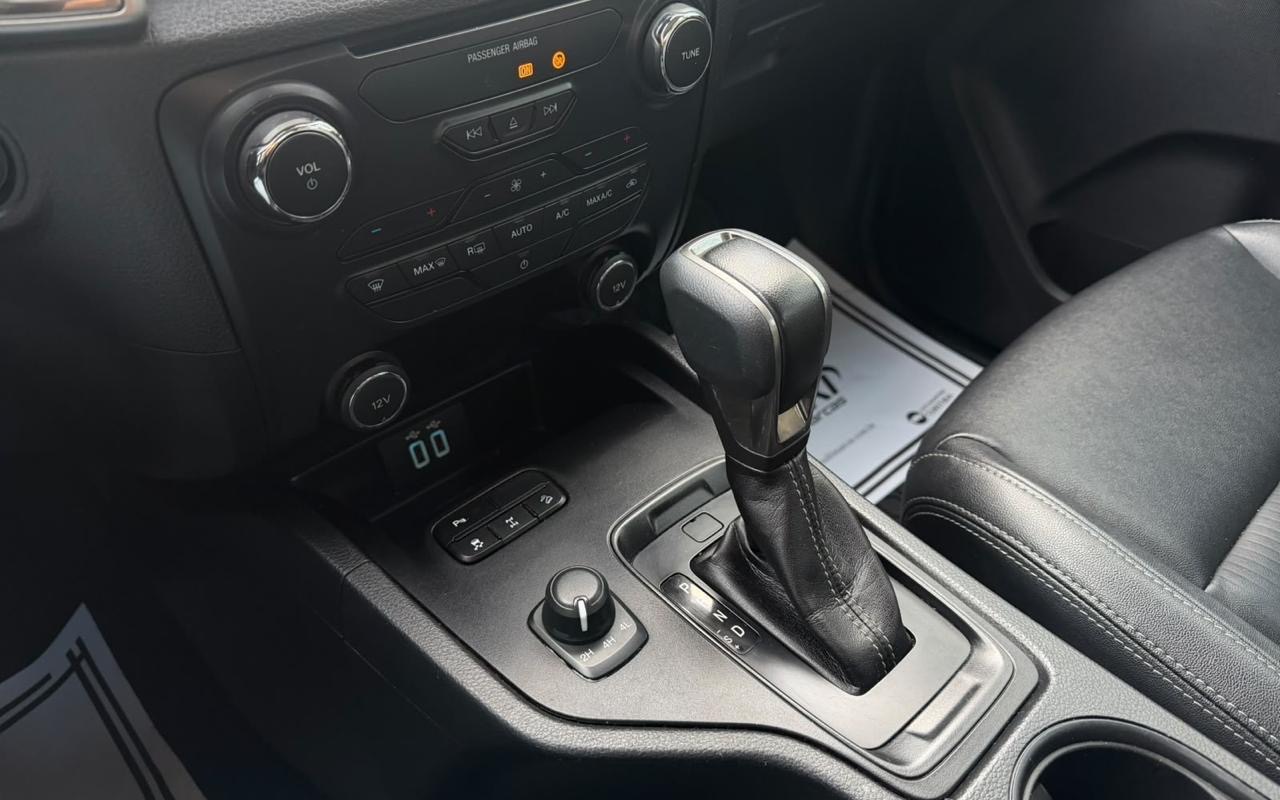 imagem-https://www.socarrao.com.br/sc-vehicle-images-prod/3910681/1789657512638-NWZhZjU4NjgtZmZhMy00OWNmLWJlY2EtNDY3ZTc2YzdmMDBlLmpwZWc.jpeg