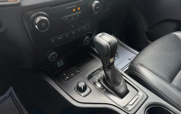 imagem-https://www.socarrao.com.br/sc-vehicle-images-prod/3910681/1789657512638-NWZhZjU4NjgtZmZhMy00OWNmLWJlY2EtNDY3ZTc2YzdmMDBlLmpwZWc.jpeg