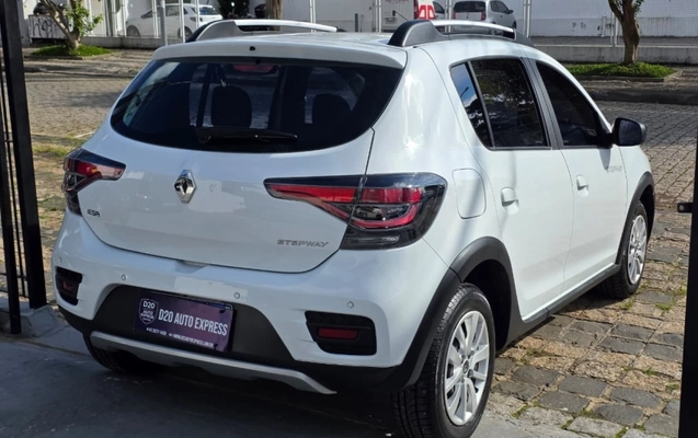 imagem-https://www.socarrao.com.br/sc-vehicle-images-prod/3910799/1789657960647-yxIY582LGkphAR8L4e8GJ2u56ZvFdx63.jpg