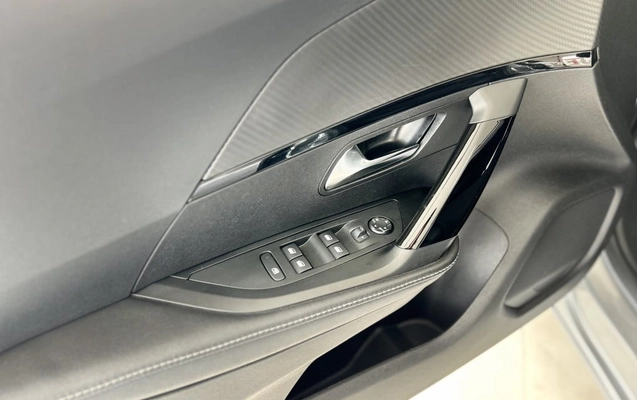 imagem-https://www.socarrao.com.br/sc-vehicle-images-prod/3910868/1789829658825-vehicle_image_1789825277_f458d938bf971b7aa54262c261e604e7.jpeg