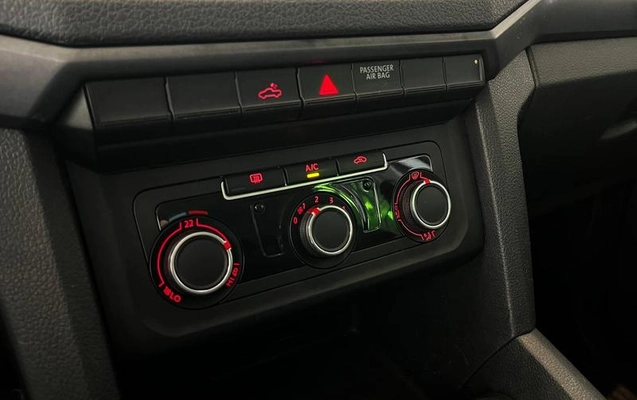 imagem-https://www.socarrao.com.br/sc-vehicle-images-prod/3911700/1789660022638-8073059_17_B_94a63bcac4.jpeg