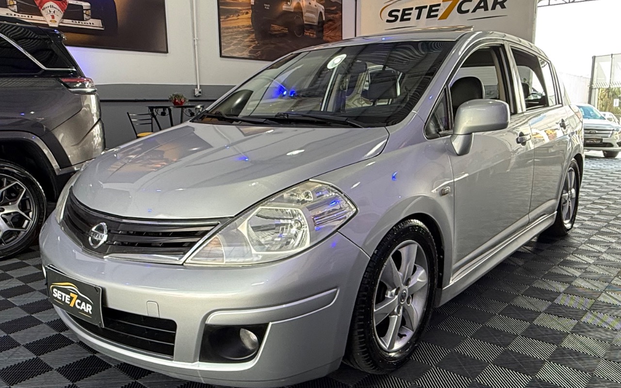Nissan TIIDA 2012 Prata — foto 1 de 3