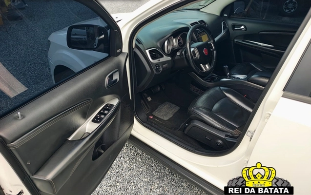 imagem-https://www.socarrao.com.br/sc-vehicle-images-prod/3912484/1789661947526-Ni5qcGc.jpg