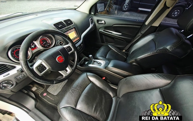 imagem-https://www.socarrao.com.br/sc-vehicle-images-prod/3912484/1789661947586-Ny5qcGc.jpg