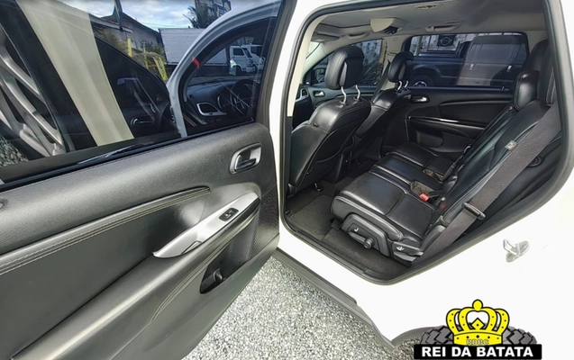 imagem-https://www.socarrao.com.br/sc-vehicle-images-prod/3912484/1789661947747-OS5qcGc.jpg