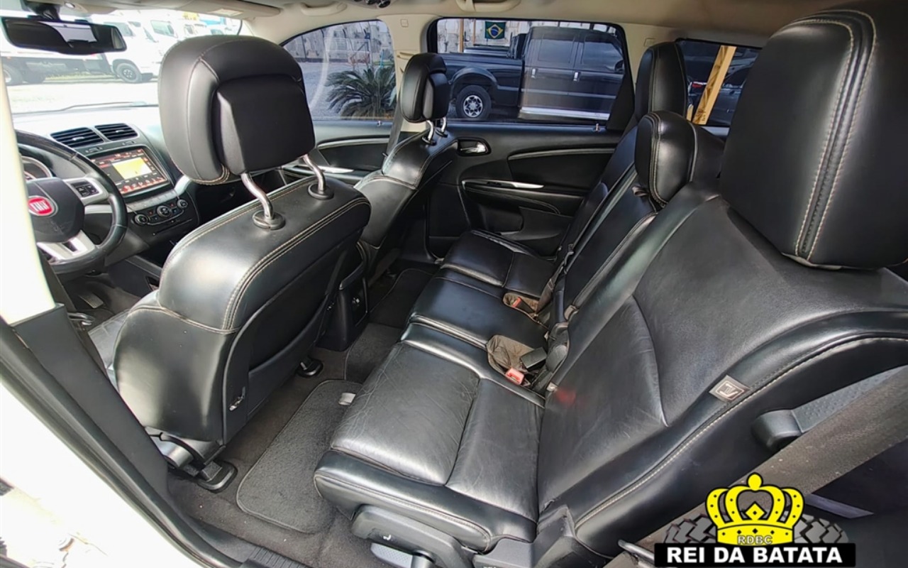 imagem-https://www.socarrao.com.br/sc-vehicle-images-prod/3912484/1789661947815-MTAuanBn.jpg