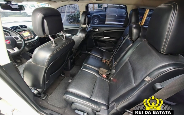 imagem-https://www.socarrao.com.br/sc-vehicle-images-prod/3912484/1789661947815-MTAuanBn.jpg