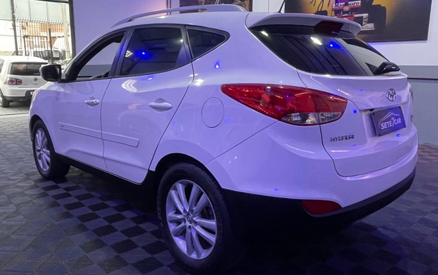 imagem-https://www.socarrao.com.br/sc-vehicle-images-prod/3912918/1789662823164-SU1HXzk3NzUuanBlZw.jpeg