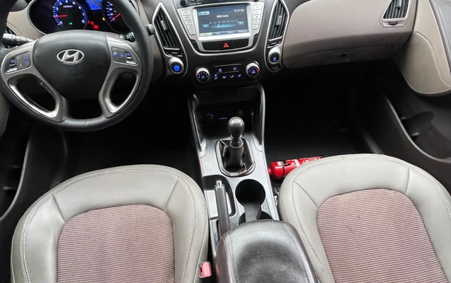 imagem-https://www.socarrao.com.br/sc-vehicle-images-prod/3912918/1789662824226-SU1HXzk3ODEuanBlZw.jpeg