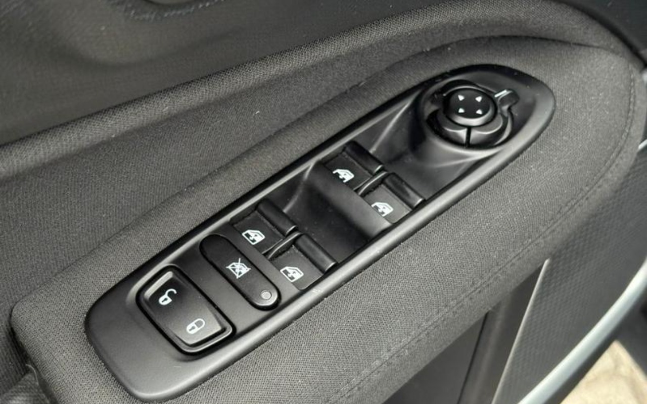 imagem-https://www.socarrao.com.br/sc-vehicle-images-prod/3913788/1789665000998-Nzc1MTU2NF81X0JfN2NmMWViYTc4Yy5qcGVn.jpeg