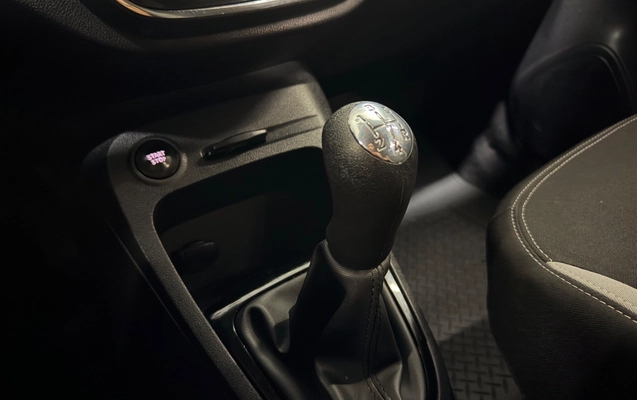 imagem-https://www.socarrao.com.br/sc-vehicle-images-prod/3914183/1789665993779-ad14ae06-3995-4088-bcd2-a7a15aeb7d43.jpg