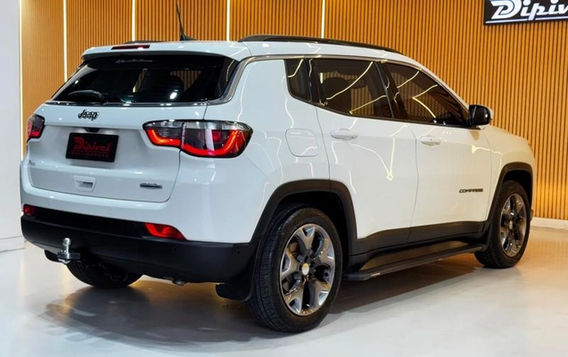 imagem-https://www.socarrao.com.br/sc-vehicle-images-prod/3914550/1789666812399-8482360_7_B_6bdf8d1eee.jpeg
