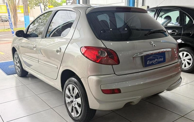 imagem-https://www.socarrao.com.br/sc-vehicle-images-prod/3914555/1789666860385-8392164_12_B_53b2b82198.jpeg