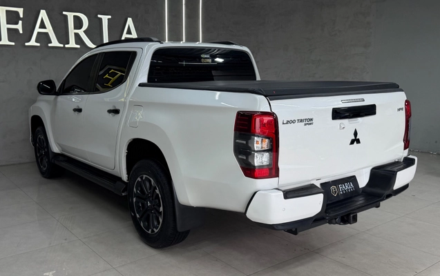 imagem-https://www.socarrao.com.br/sc-vehicle-images-prod/3914576/1789666904672-f42d3753-d784-4108-904f-0e2fdb25da2c.jpg