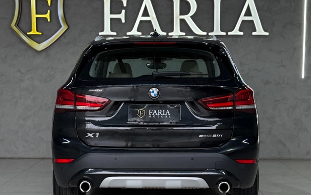imagem-https://www.socarrao.com.br/sc-vehicle-images-prod/3914789/1789667191261-a6d04474-d3b0-4909-94b9-2bbb87d9f304.jpg