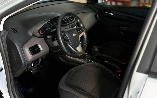 imagem-https://www.socarrao.com.br/sc-vehicle-images-prod/3914854/1789667324158-8281165_9_B_fd6aeb145a.jpeg