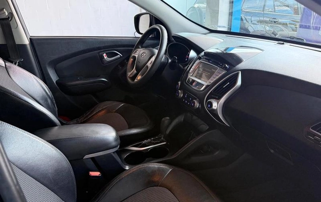 imagem-https://www.socarrao.com.br/sc-vehicle-images-prod/3914940/1789667518274-8116890_14_B_b6e508bca0.jpeg