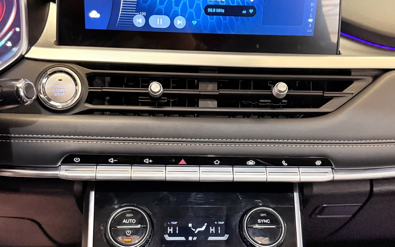 imagem-https://www.socarrao.com.br/sc-vehicle-images-prod/3914984/1789667610530-YzAyOWYxN2UtY2M4ZS00MGU1LTkyODgtOGViZmRlMjRmZTQ5LmpwZWc.jpeg